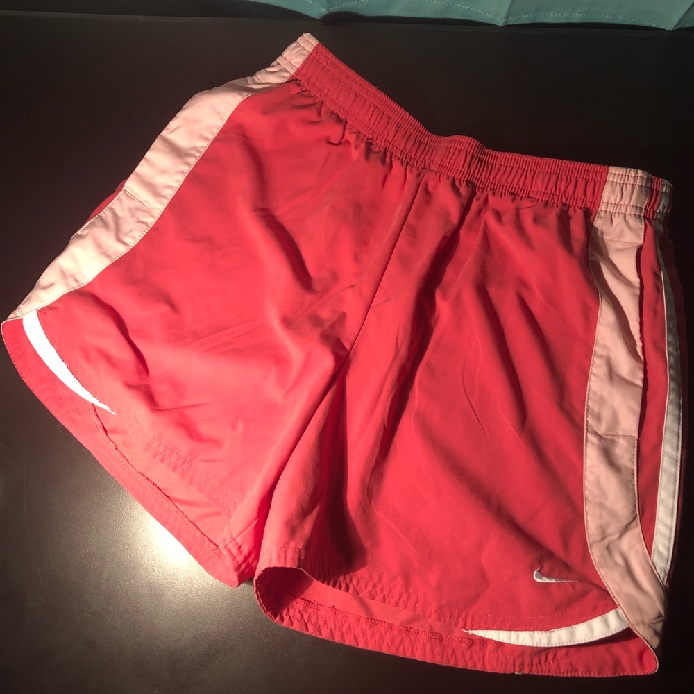 Nike Athletic Shorts w. Pockets!